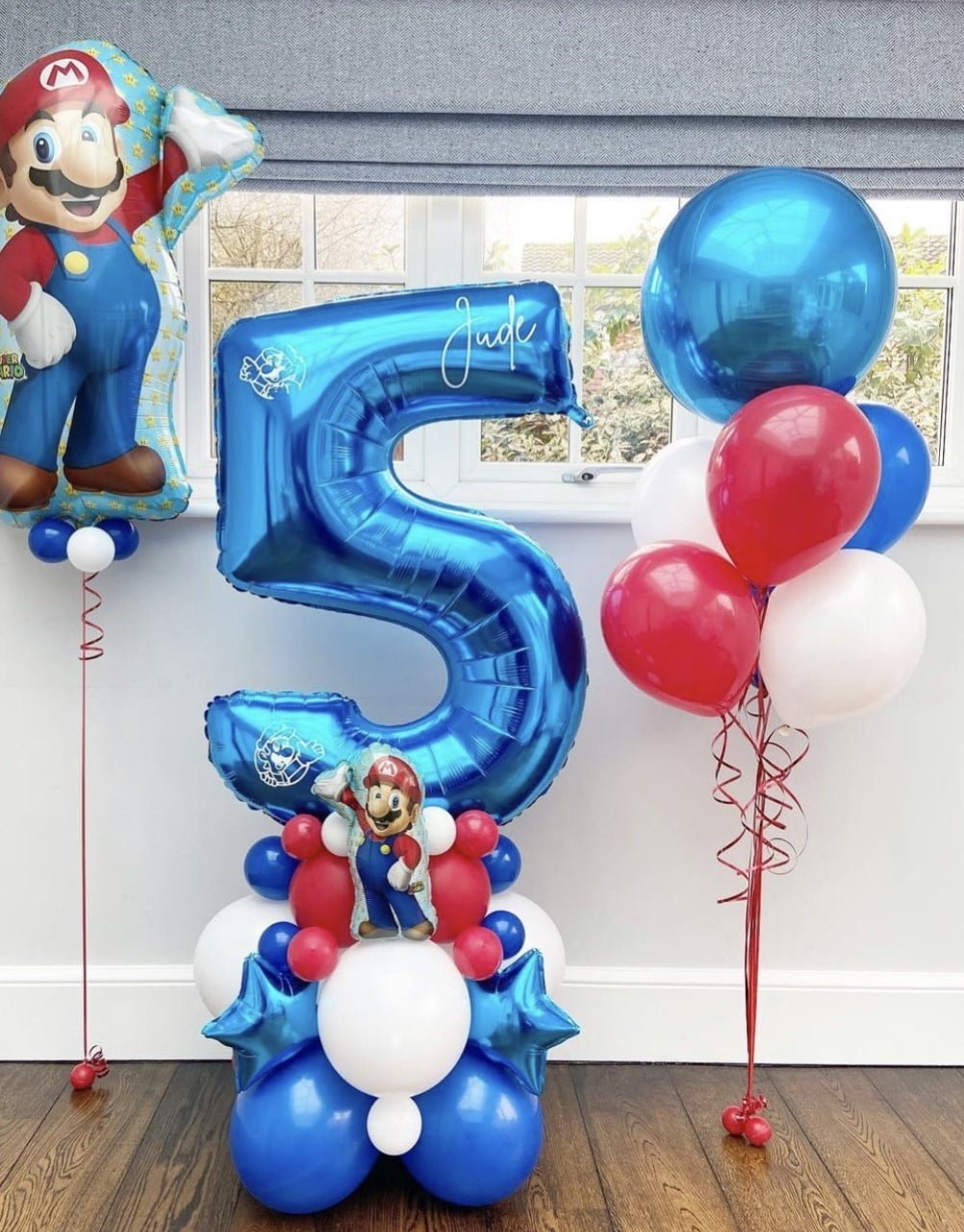 Mario Bros Carol Flowers And Balloons